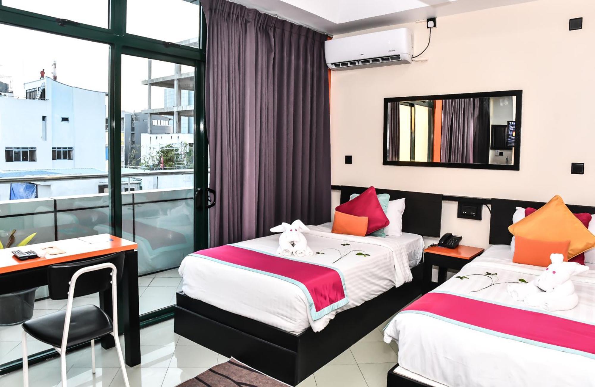 The Beehive 4*