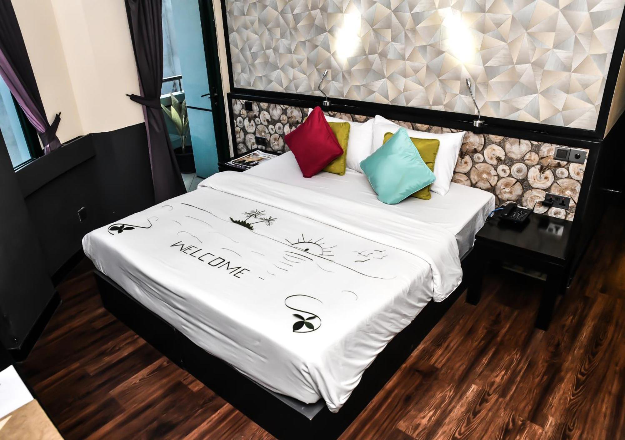 The Beehive 4* Malé