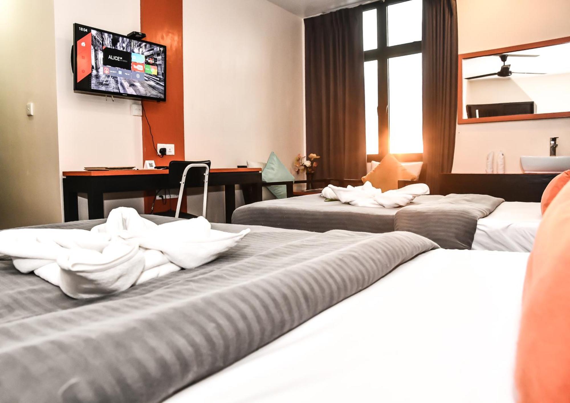 The Beehive 4*