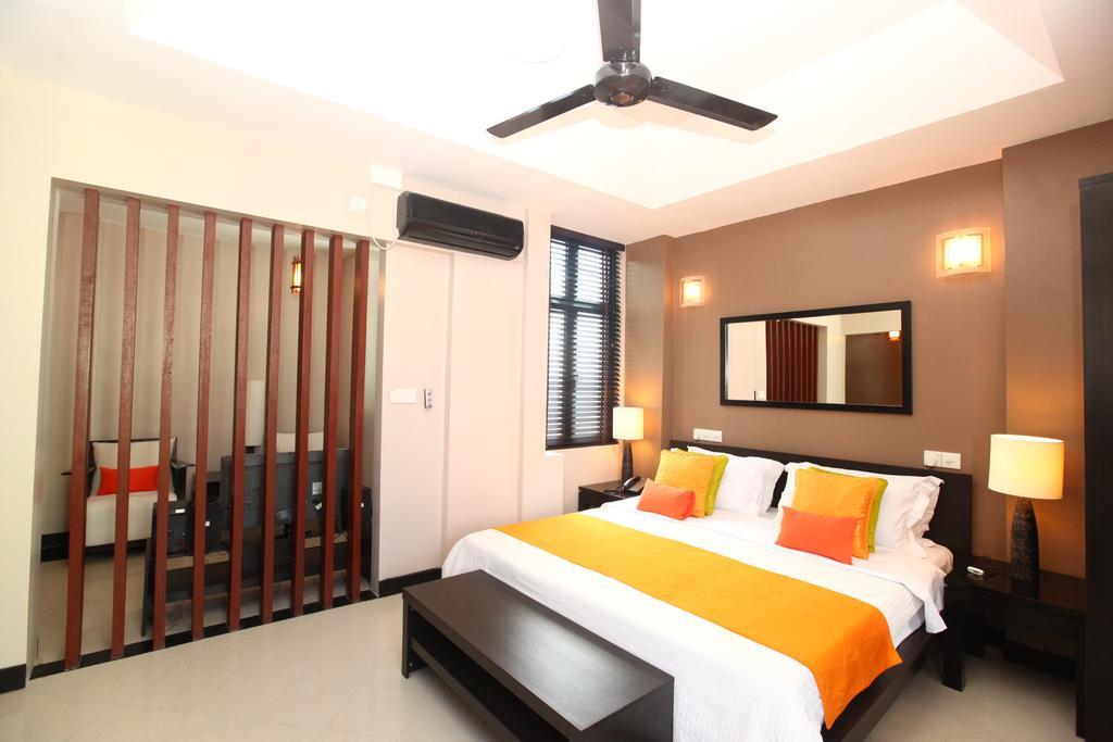 Готель The Beehive 4*