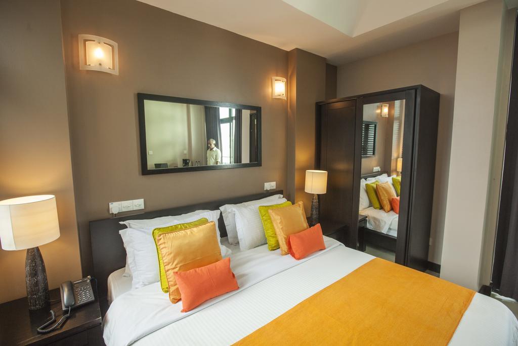 The Beehive 4* Мале