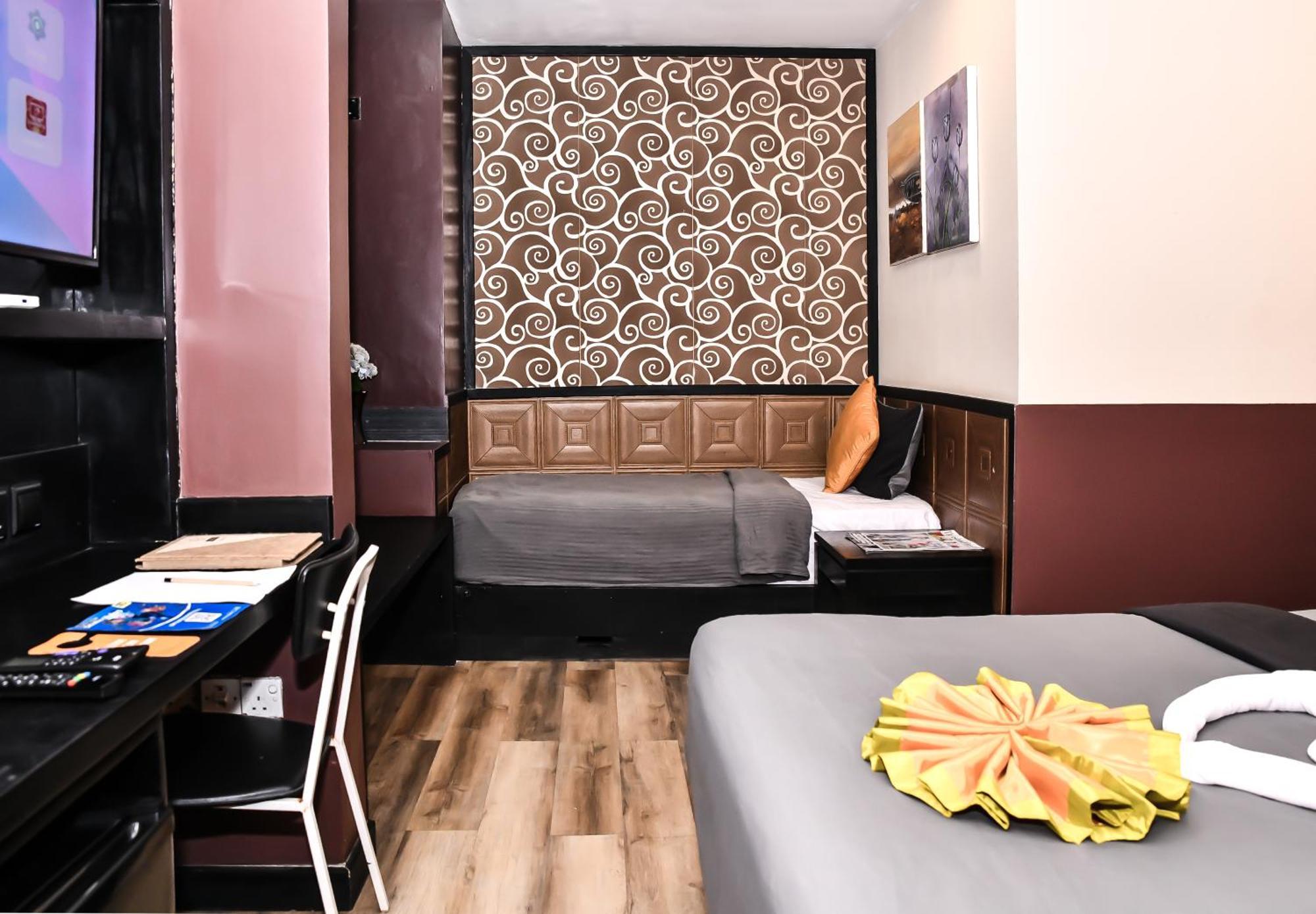 Готель The Beehive 4*
