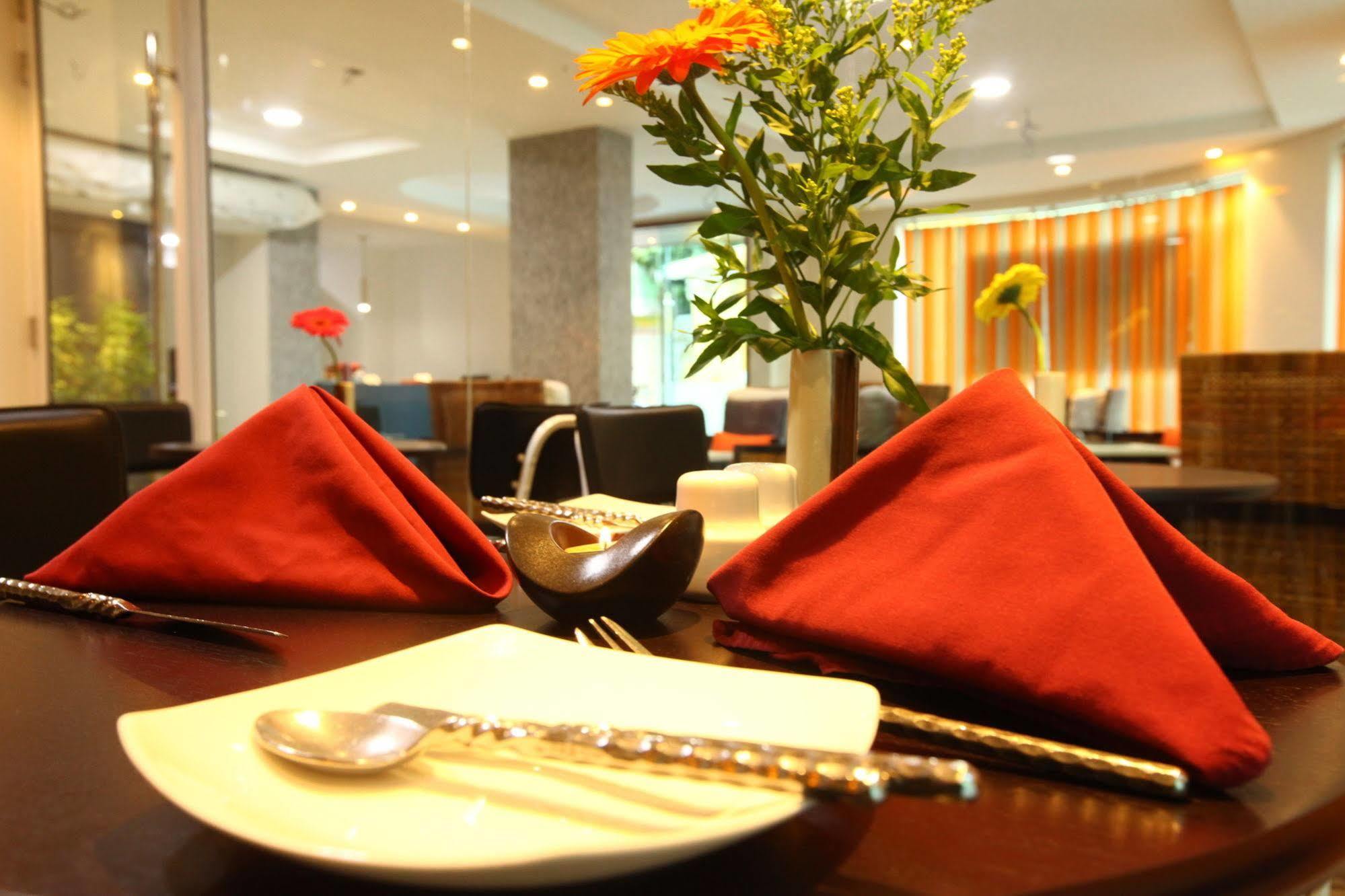 The Beehive 4*