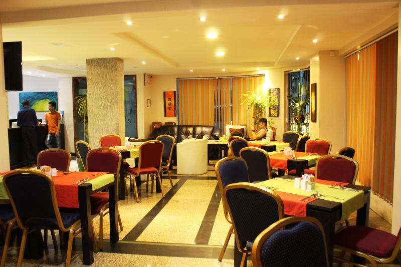 The Beehive 4* Мале